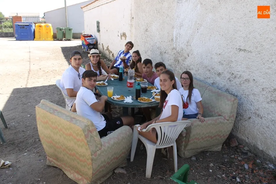 Foto 10 - La paella popular re&uacute;ne a m&aacute;s de 400 comensales en Almenara de Tormes&nbsp;