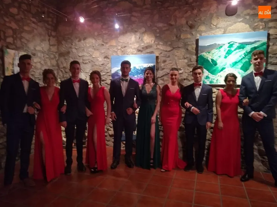 La Reina, Alba Rodríguez, y su Corte de Honor al completo