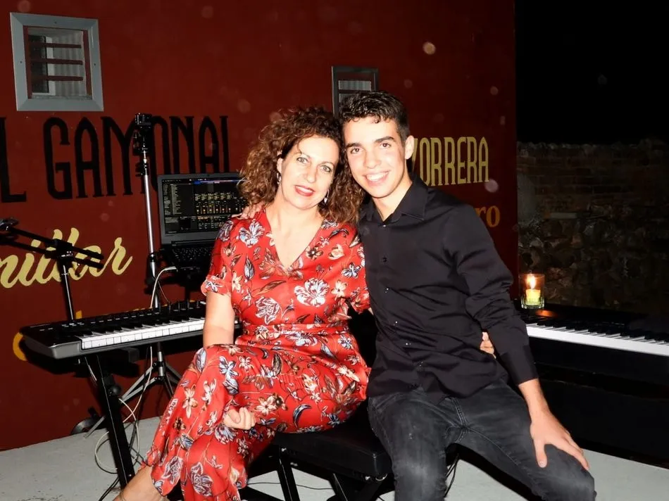 Foto 7 - El joven pianista Hugo Curto ameniza la primera Noche de Velas de Monterrubio de la Sierra