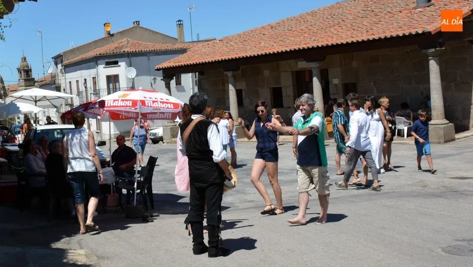 Foto 11 - Una gran paella re&uacute;ne a los vecinos en San Felices de los Gallegos el d&iacute;a de la Virgen