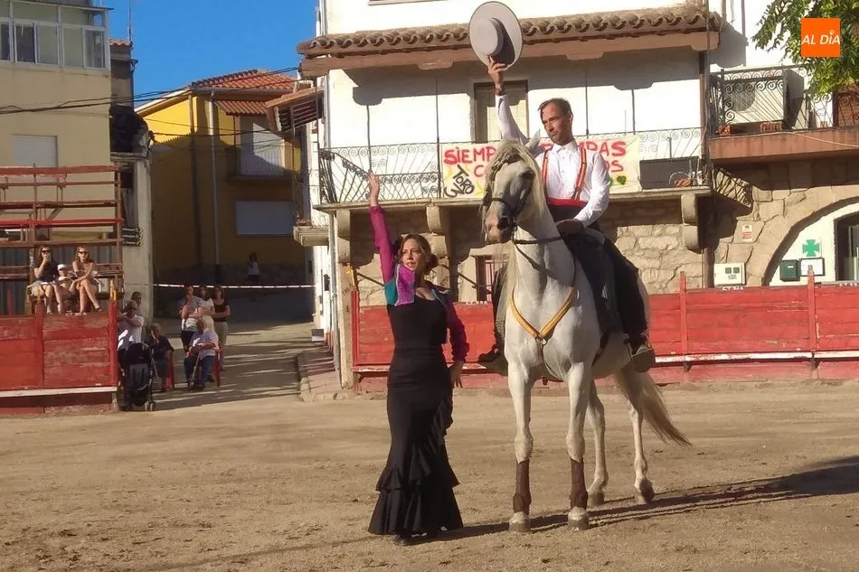 Foto 2 - En Villarino contin&uacute;an las fiestas con un vistoso espect&aacute;culo folcl&oacute;rico andaluz-ecuestre  