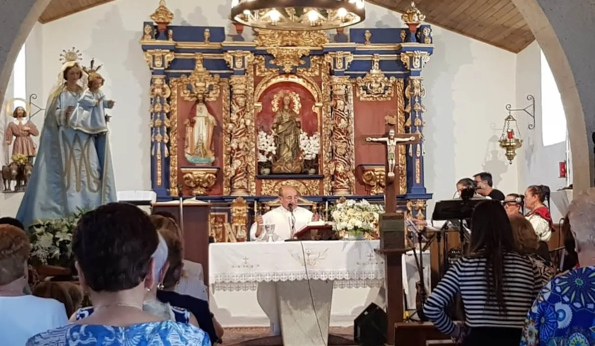 Un vecino restaura desinteresadamente el altar de la Iglesia de Diosleguarde  