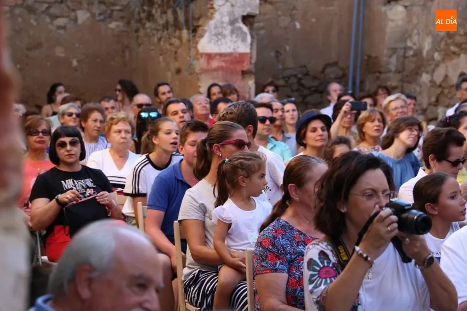 Foto 8 - Valdemierque disfruta del teatro en una jornada repleta de actos