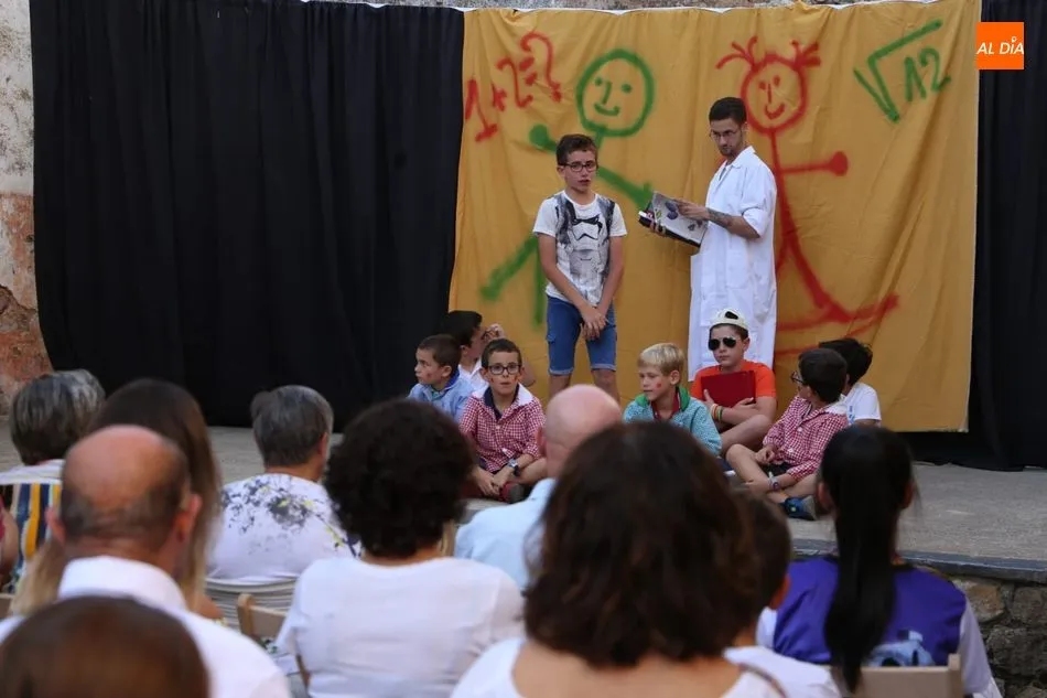 Foto 3 - Valdemierque disfruta del teatro en una jornada repleta de actos