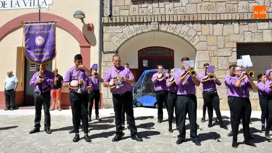 Foto 6 - La Banda del Nazareno toma parte en la procesi&oacute;n de la Virgen de la Asunci&oacute;n en Lumbrales  