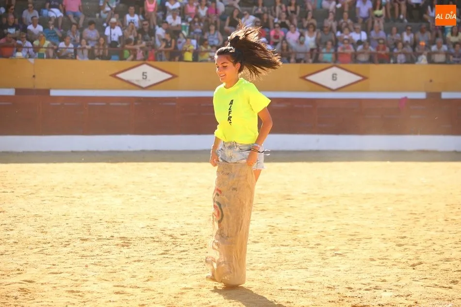 Foto 11 - Risas y emoci&oacute;n en la yincana popular de Babilafuente