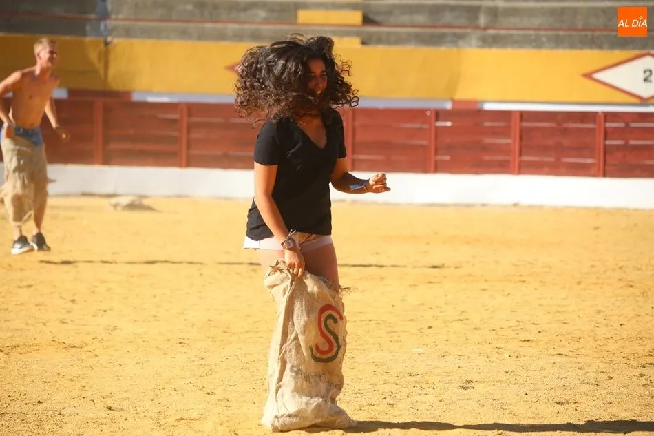 Foto 4 - Risas y emoci&oacute;n en la yincana popular de Babilafuente