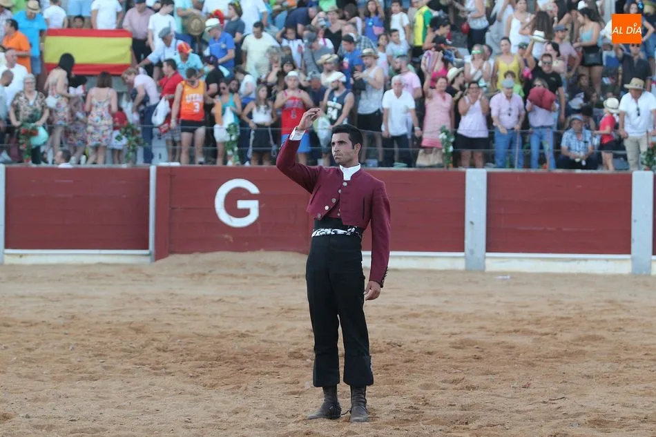 Foto 10 - Andy Cartagena sale a hombros en la primera cita de la feria de Guijuelo