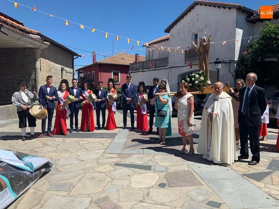 Foto 2 - Linares de Riofr&iacute;o celebra su d&iacute;a grande por todo lo alto