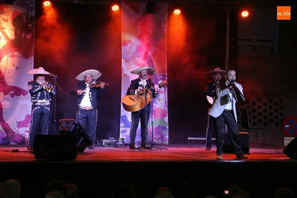 Foto 11 - &Aacute;ngel y sus Mariachis cierran el d&iacute;a de la patrona en Guijuelo