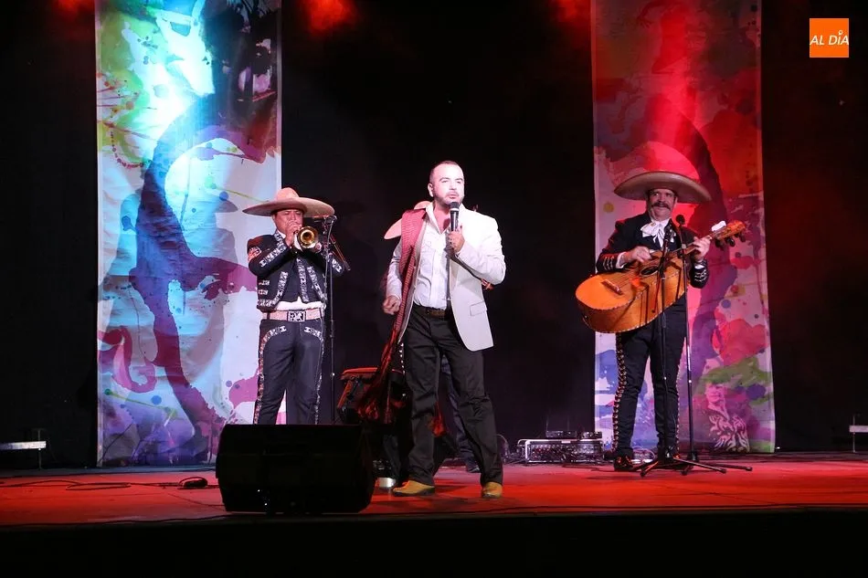 Foto 8 - &Aacute;ngel y sus Mariachis cierran el d&iacute;a de la patrona en Guijuelo