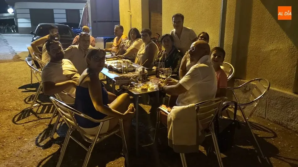 La cena de la paella cierra una animada jornada festiva en La Fregeneda