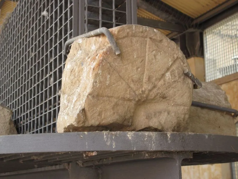 Foto 3 - Ciudadanos por la Defensa del Patrimonio pide m&aacute;s limpieza en la Cueva de Salamanca