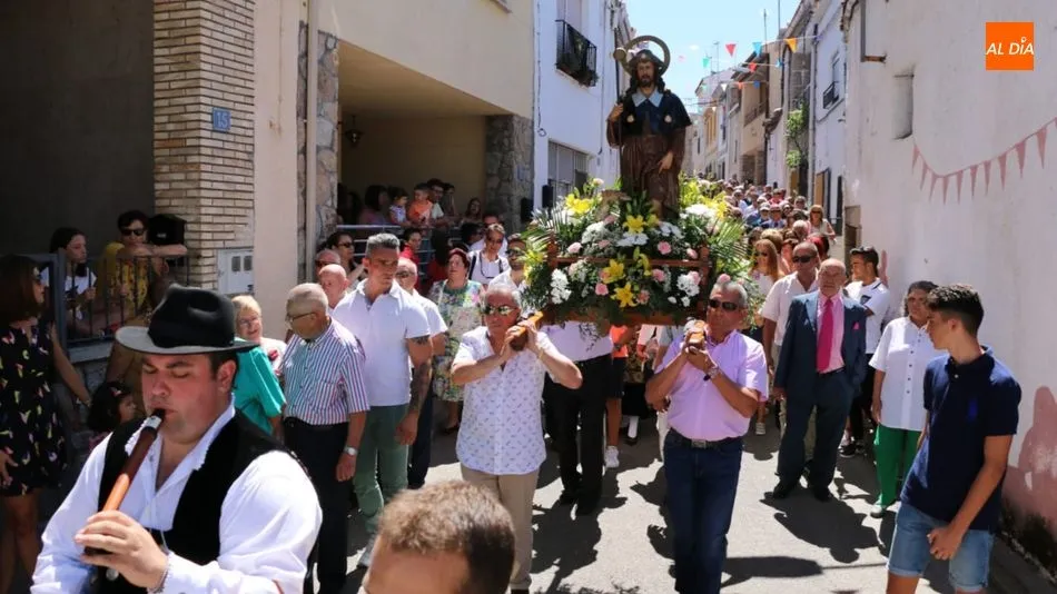 Los villarinenses volvieron a acompañar a San Roque por las calles de la localidad