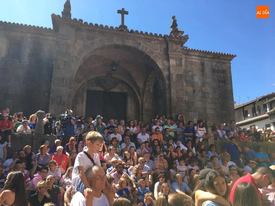Foto 3 - La Loa vuelve a atraer a numeroso p&uacute;blico al solano de La Alberca