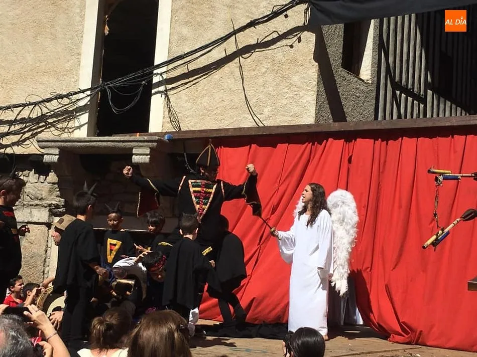 Foto 2 - La Loa vuelve a atraer a numeroso p&uacute;blico al solano de La Alberca