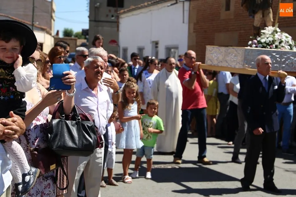 Foto 2 - Babilafuente rinde honores a San Roque en el d&iacute;a grande de las fiestas