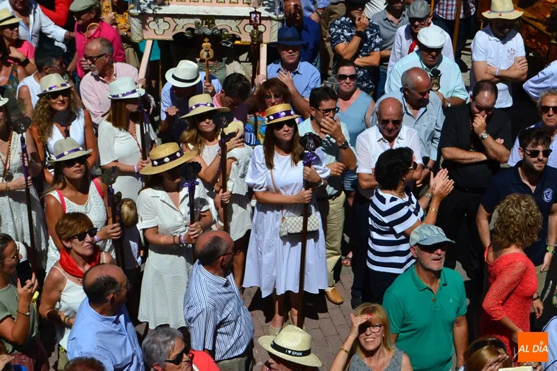 Foto 3 - Bailes, Charradas y v&iacute;tores en una multitudinaria procesi&oacute;n de San Roque en Macotera
