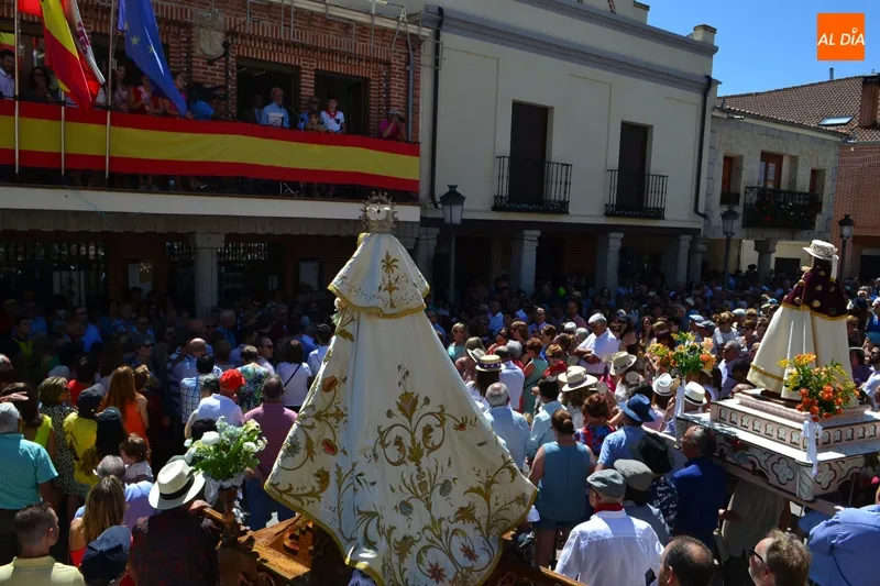 Foto 2 - Bailes, Charradas y v&iacute;tores en una multitudinaria procesi&oacute;n de San Roque en Macotera