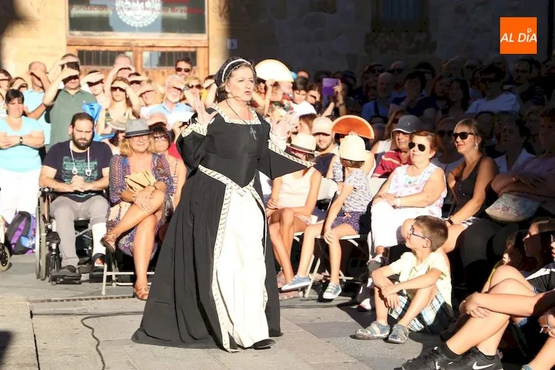 Foto 6 - La plaza de San Benito de Salamanca acoge&nbsp;el estreno de la&nbsp;representaci&oacute;n de 'Los medallones de...