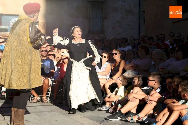 Foto 5 - La plaza de San Benito de Salamanca acoge&nbsp;el estreno de la&nbsp;representaci&oacute;n de 'Los medallones de...