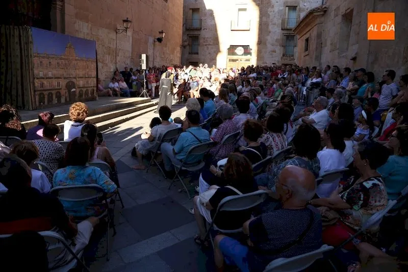 Foto 3 - La plaza de San Benito de Salamanca acoge&nbsp;el estreno de la&nbsp;representaci&oacute;n de 'Los medallones de...