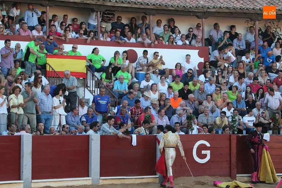 Foto 6 - Perera y El Capea salen a hombros en la corrida de Guijuelo