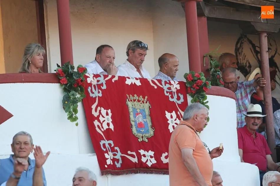 Foto 5 - Perera y El Capea salen a hombros en la corrida de Guijuelo