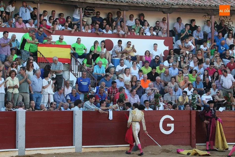 Foto 4 - Perera y El Capea salen a hombros en la corrida de Guijuelo
