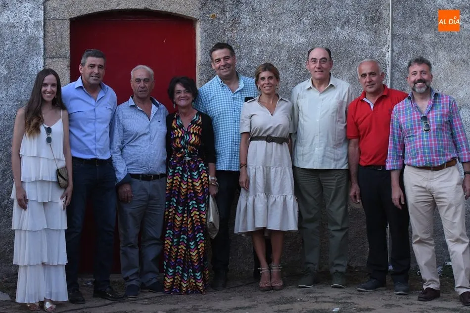 De iz. a der., Victoria Rodríguez, Julián Barrera, Narciso Crespo, Luisa de Paz, Amador del Molino, Chabela de la Torre, Ignacio Sánchez Galán, Jesús María Ortiz y Jesús Carballares / FOTO: JULIÁN BARRERA MIGUEL