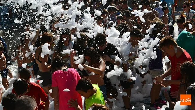 El parque La Huerta acogía la Fiesta del agua, la espuma y la Fiesta Holi de colores