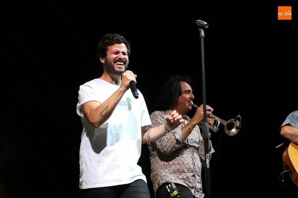 Foto 7 - Taburete llena el recinto de espect&aacute;culos de Guijuelo con su m&uacute;sica