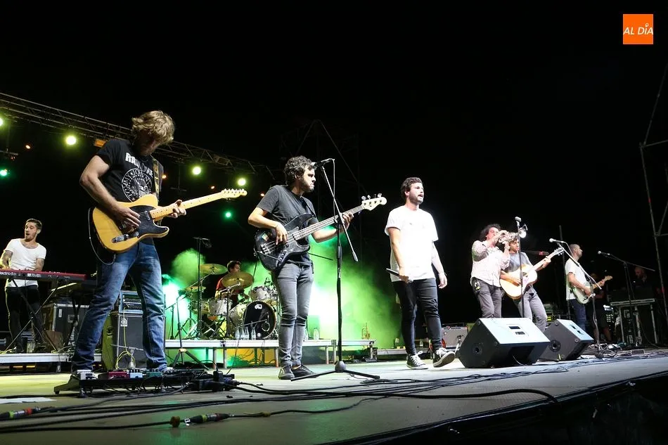 Foto 6 - Taburete llena el recinto de espect&aacute;culos de Guijuelo con su m&uacute;sica
