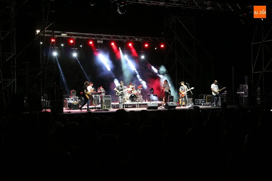 Foto 4 - Taburete llena el recinto de espect&aacute;culos de Guijuelo con su m&uacute;sica