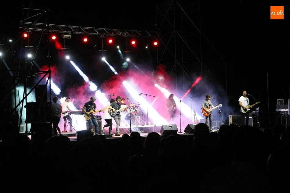 Foto 3 - Taburete llena el recinto de espect&aacute;culos de Guijuelo con su m&uacute;sica