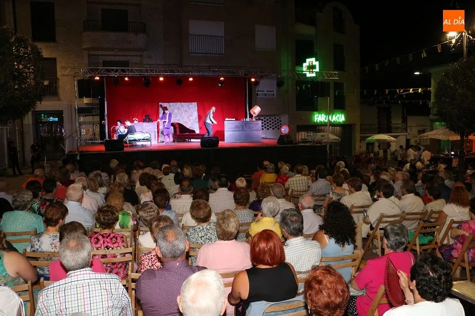 Foto 4 - La plaza de Juli&aacute;n Coca acoge una noche de copla