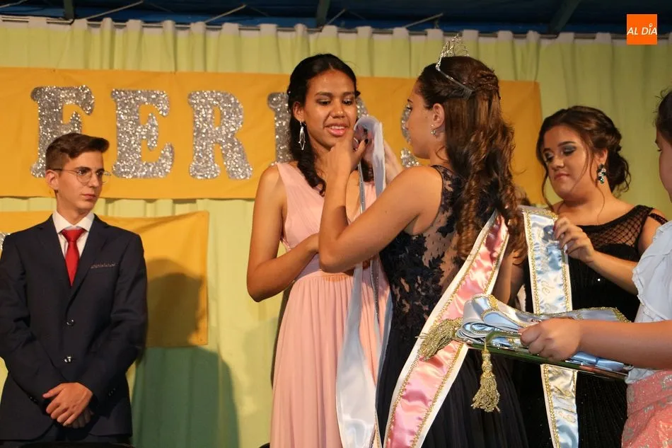 Foto 11 - Carolina Gonz&aacute;lez, reina de las fiestas de Ledrada