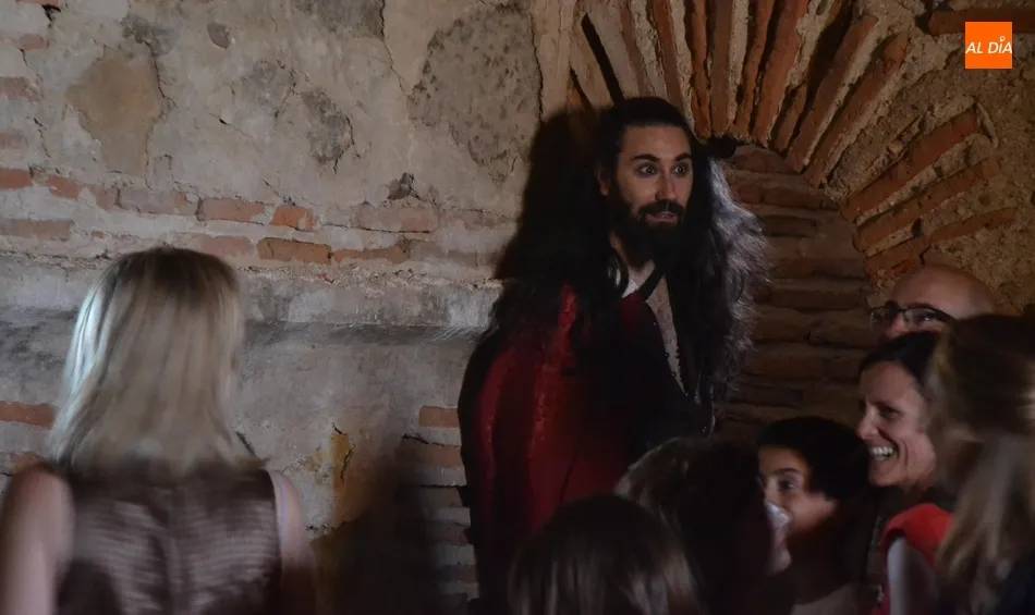 Foto 3 - A tope de p&uacute;blico en el nuevo recorrido teatralizado para conocer la historia del Parador  