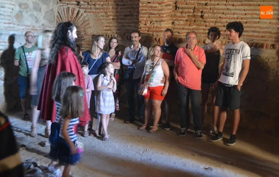 Foto 6 - A tope de p&uacute;blico en el nuevo recorrido teatralizado para conocer la historia del Parador  