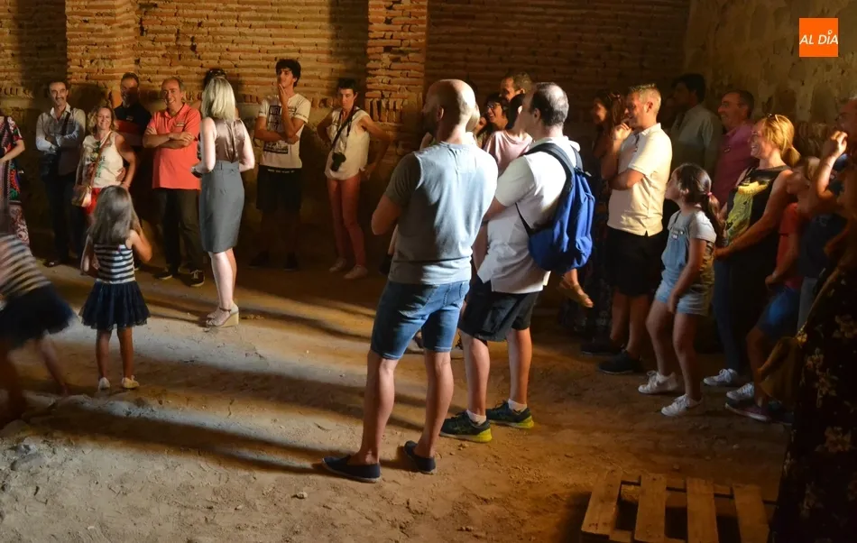 Foto 2 - A tope de p&uacute;blico en el nuevo recorrido teatralizado para conocer la historia del Parador  