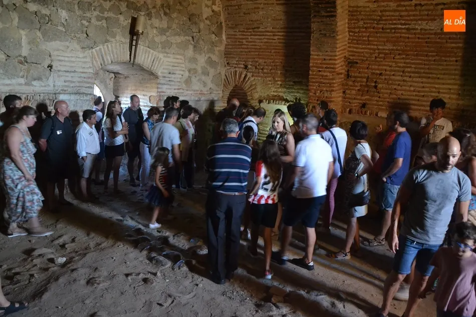 Foto 4 - A tope de p&uacute;blico en el nuevo recorrido teatralizado para conocer la historia del Parador  
