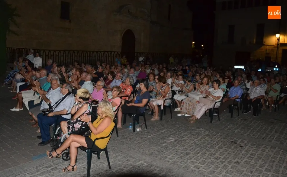 Foto 10 - Lauren Risue&ntilde;o protagoniza la &uacute;ltima noche musical del mes de agosto en Mir&oacute;briga  