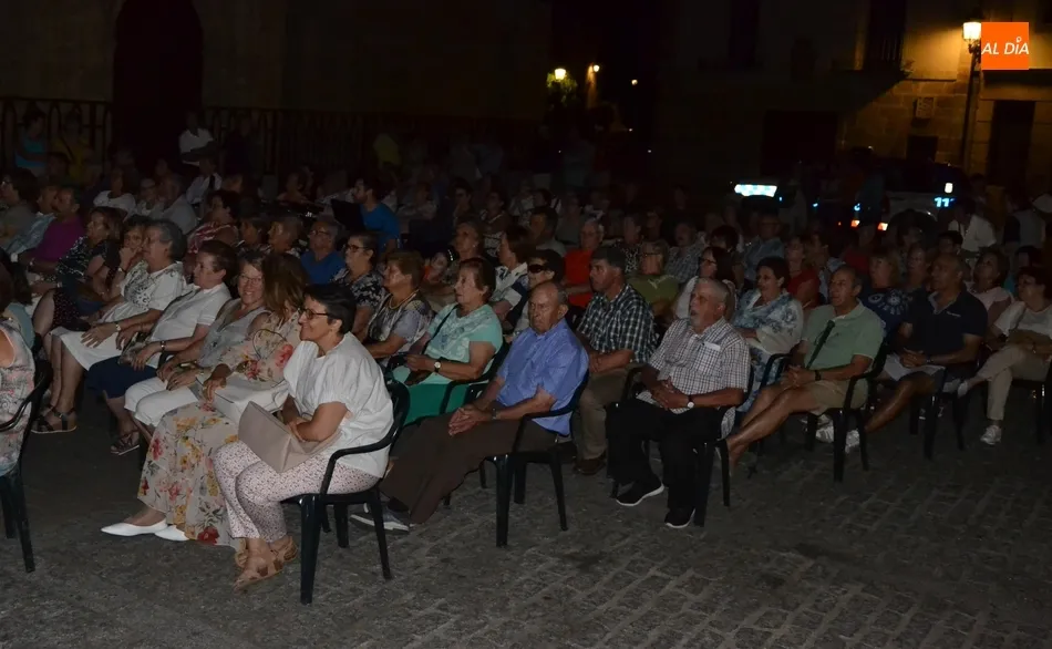 Foto 4 - Lauren Risue&ntilde;o protagoniza la &uacute;ltima noche musical del mes de agosto en Mir&oacute;briga  