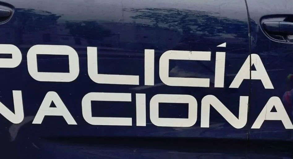 La Policía Nacional detuvo al hombre como presunto autor de un delito de abuso sexual y detención ilegal