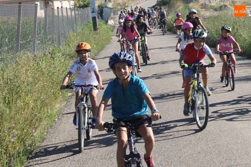 Foto 2 - Almenara de Tormes se sube a la bici