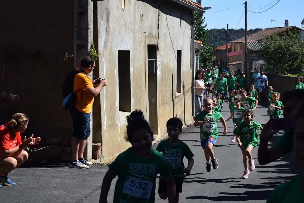 Foto 8 - M&aacute;s de 500 personas de todas las edades marchan y corren en Aldehuela de Yeltes a favor de la AECC ...