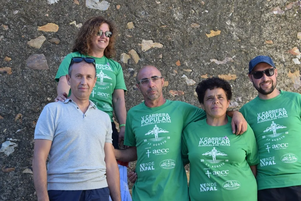 Foto 3 - M&aacute;s de 500 personas de todas las edades marchan y corren en Aldehuela de Yeltes a favor de la AECC ...