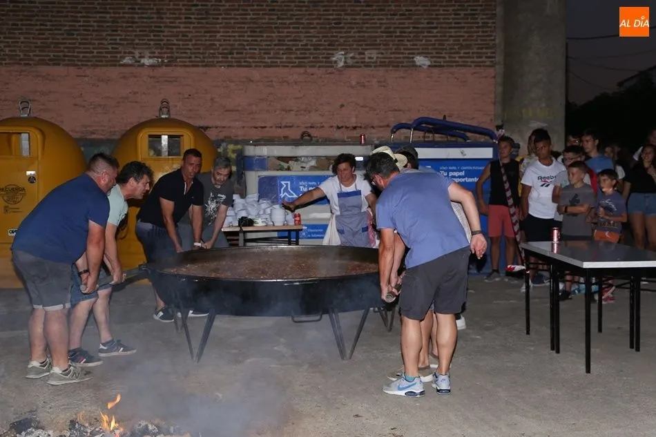 Foto 10 - El Campo de Pe&ntilde;aranda se despide de su semana cultural cenando caldereta  