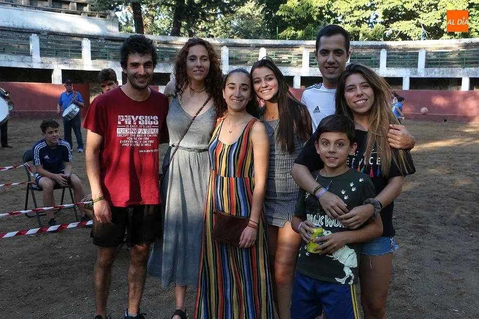 Foto 8 - Sequeros despide sus festejos con la merienda de la novillada