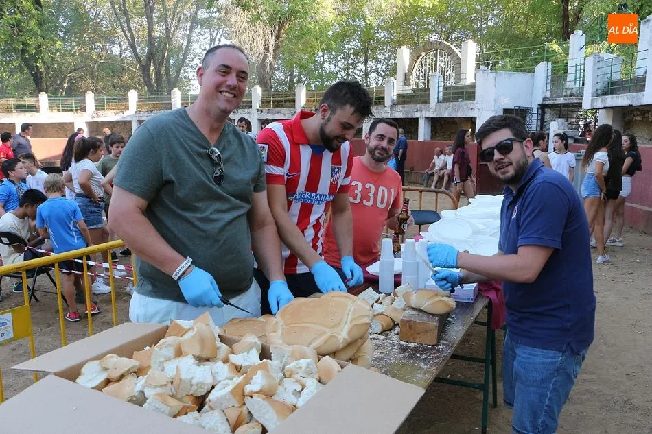 Foto 7 - Sequeros despide sus festejos con la merienda de la novillada